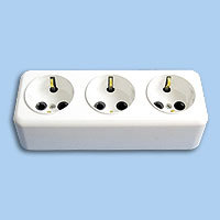 Колодка 3-я с заземлением наружная АБС пластик/РА16-243