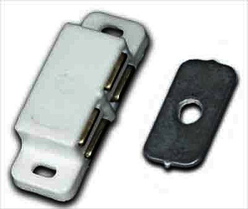 Магнитная защелка мебельная белая 