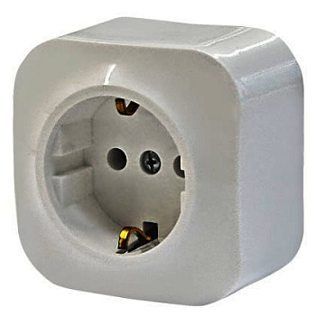 Розетка с заземлением QUTEO Legrand 16A IP20