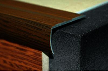 Порог для кромок ступеней 24*18мм-90см дуб темный