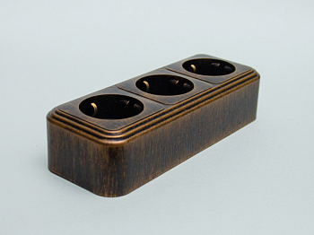 Розетка  3-я с заземлением наружная черная медь